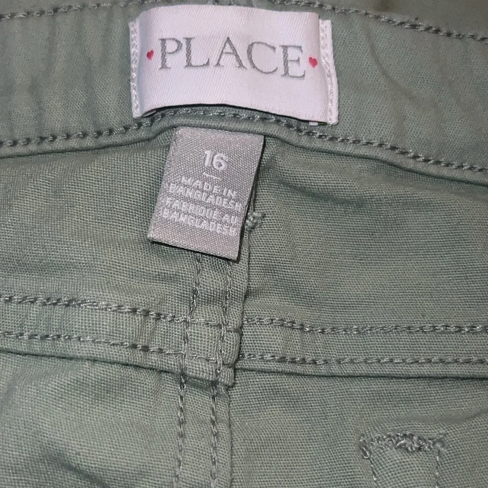 Children’s Place shorts. Adjustable waist. Light olive green. (16)